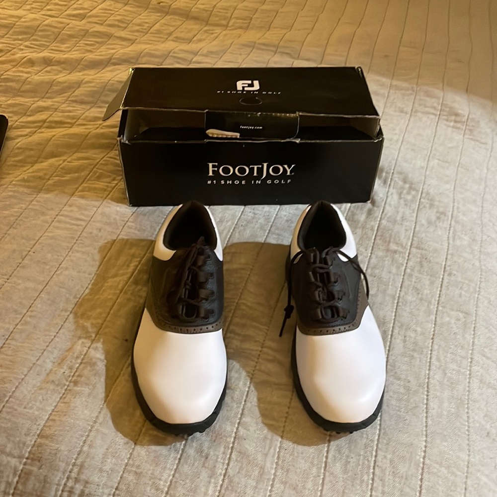 Golf shoes